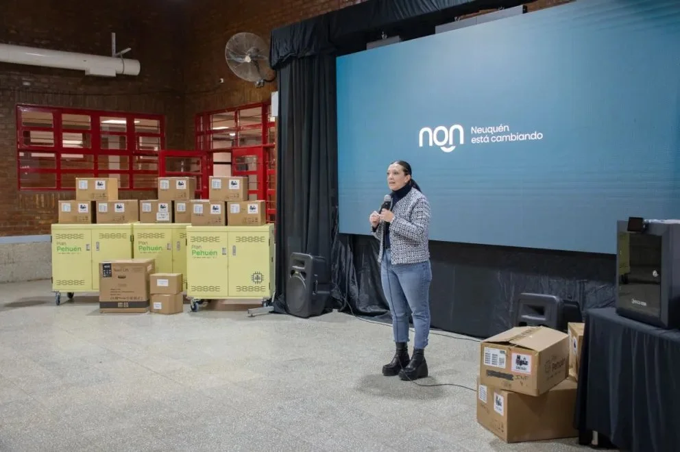 Neuquén entregó 3.142 notebooks y nuevas herramientas digitales a establecimientos educativos Neuquén entregó 3.142 notebooks y nuevas herramientas digitales a establecimientos educativos