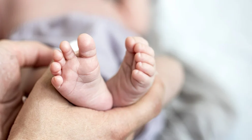El dolor de Giuliana, la mamá del bebé que murió tras recibir el golpe de una palta en Quilmes