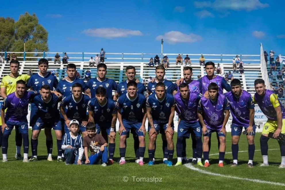 Regina fue el único que festejó fuerte: goleada 3-0 ante San Patricio en unos octavos pasados por agua y rojas