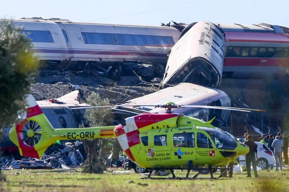 Trágico choque de trenes en España: se confirmaron hasta el momento 49 muertos