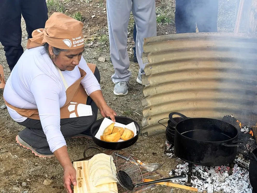 Ana María Puel, la cocinera y docente mapuche que conquistó Aluminé con sus empanadas