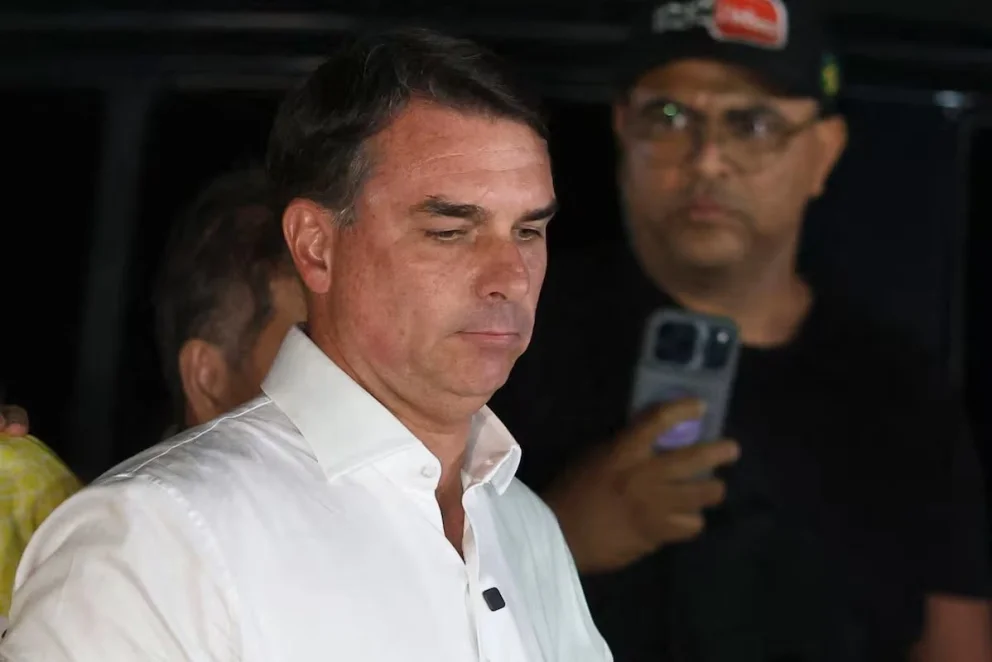 Flávio Bolsonaro: ordenan preservar los videos del aeropuerto de Iguazú del 27 y 28 de octubre