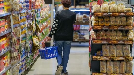 El consumo sigue en caída libre y explica parte del proceso recesivo de la economía argentina