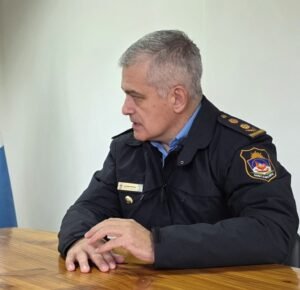 El Intendente Javier Murer y la Policía del Neuquén abordaron avances en infraestructura y el destacamento de Muelle de Piedra