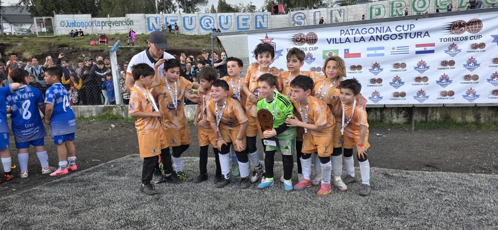 Patagonia Cup: Villa La Angostura vivio una jornada de definiciones y cierre del torneo.