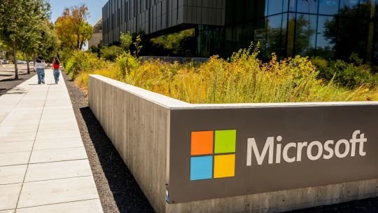 Microsoft ofreció retiros voluntarios a 60.000 empleados mientras acelera sus inversiones en inteligencia artificial