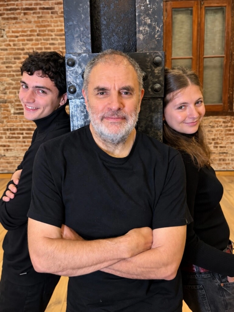 Una dupla de jóvenes talentos llegan al Maipo con Cada Dos, la comedia romántica que recorre una historia de amor desde los 13 años