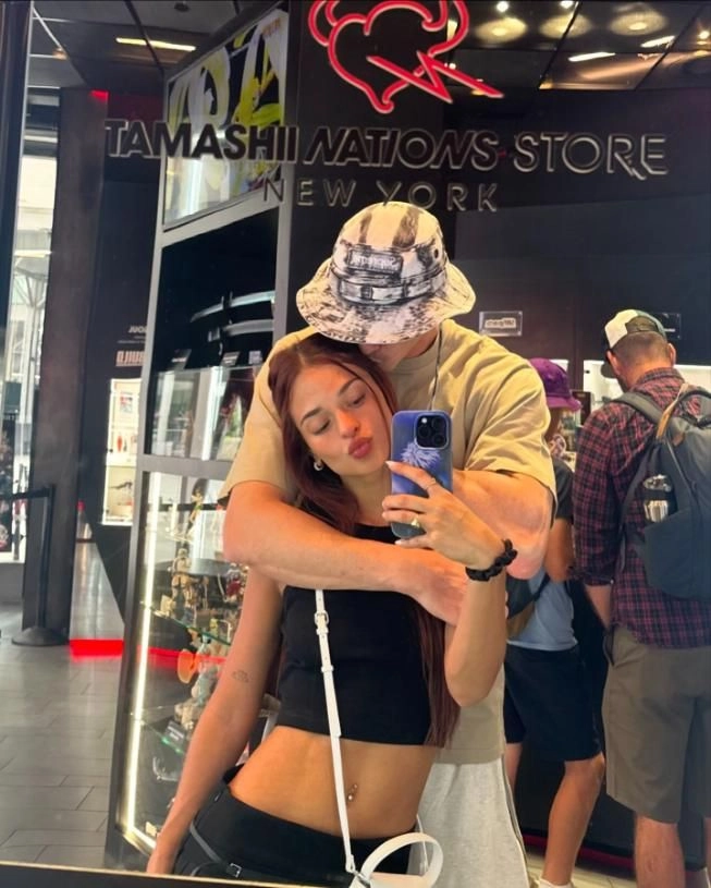 El gesto de Nazarena, la cuñada de Tini Stoessel, que reavivó la interna familiar y desató la furia de los fans El gesto de Nazarena, la cuñada de Tini Stoessel, que reavivó la interna familiar y desató la furia de los fans