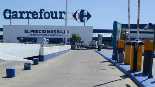 Carrefour se desploma mas de 13% en la Bolsa de París tras los saqueos en Francia y advierte por pérdidas millonarias