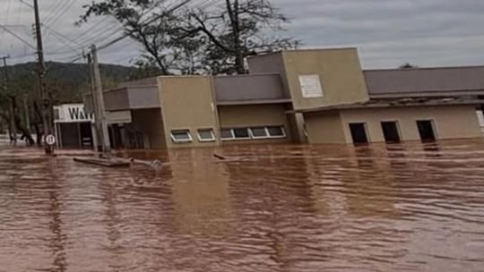Avanza la crecida del río Uruguay en Entre Ríos y Corrientes y provoca evacuaciones preventivas
