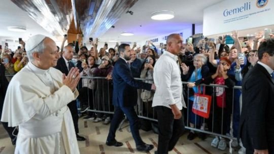 El Vaticano confirmó que la intervención al Papa León XIV concluyó con éxito