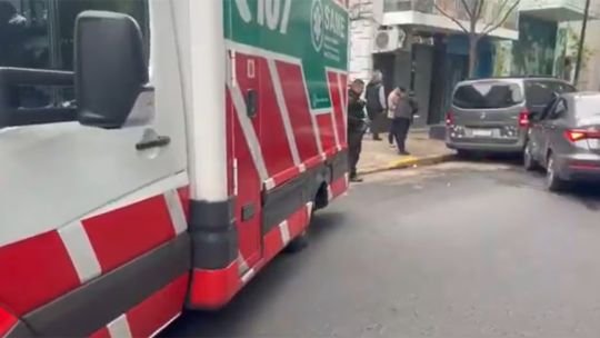 Choques porteños: un auto dentro de un banco y otros cinco accidentes durante la madrugada Choques porteños: un auto dentro de un banco y otros cinco accidentes durante la madrugada