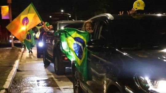 Los festejos en Brasil tras los resultados que definieron el balotaje entre Lula y Flávio Bolsonaro