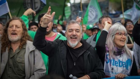 ATE se movilizó a Olivos contra los retiros voluntarios financiados con deuda