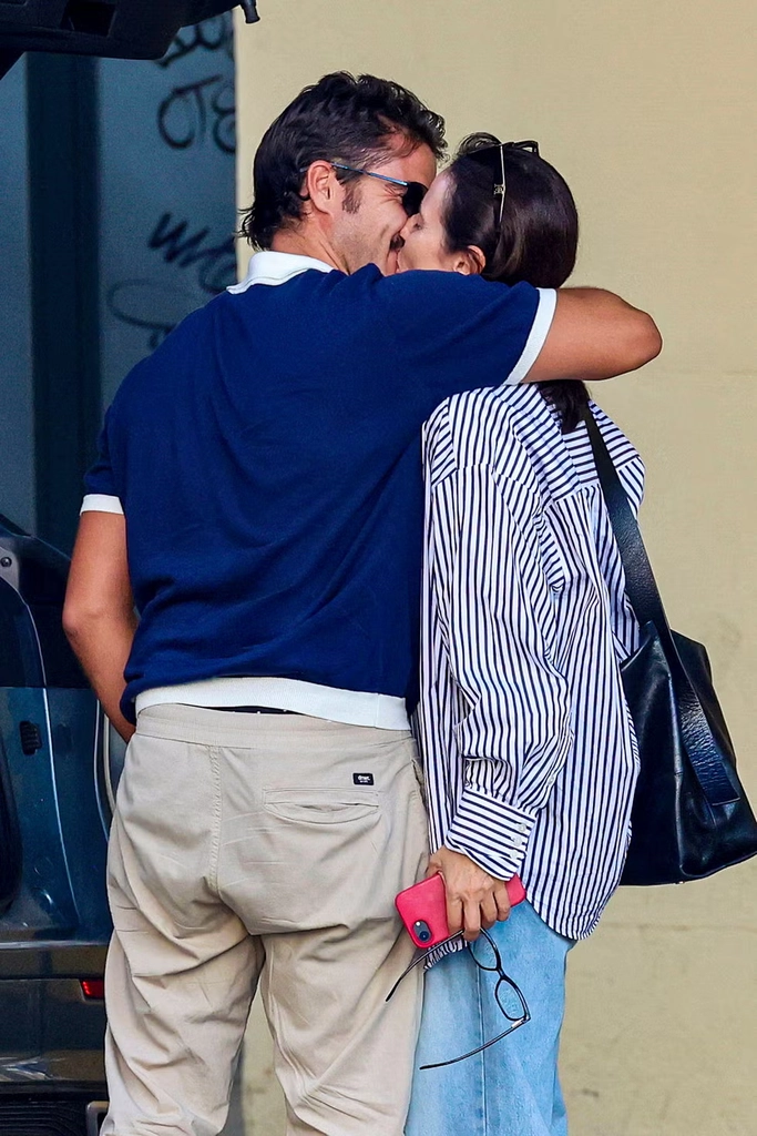Se confirmó el romance de una actriz consagrada con el joven actor del momento y estalló la farándula: “Hay 22 años de diferencia entre ellos”