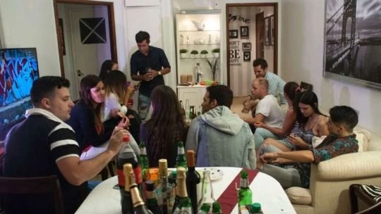 “La previa eterna” y “El Sunsets”: los fenómenos que está dejando vacíos a los boliches en Córdoba