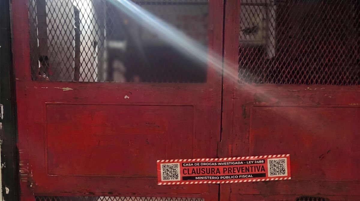 Allanaron un taller mecánico y encontraron cocaína oculta en el motor de un auto