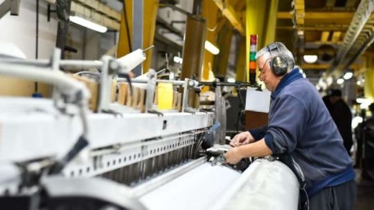 La paradoja que enfrentan Milei y Caputo: una macro que mejora, con una economía que no despega La paradoja que enfrentan Milei y Caputo: una macro que mejora, con una economía que no despega