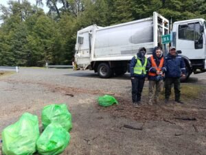 Compromiso ambiental: Vecinos del Paraje Rincón y la Dirección de RSU unieron fuerzas en una jornada de limpieza comunitaria