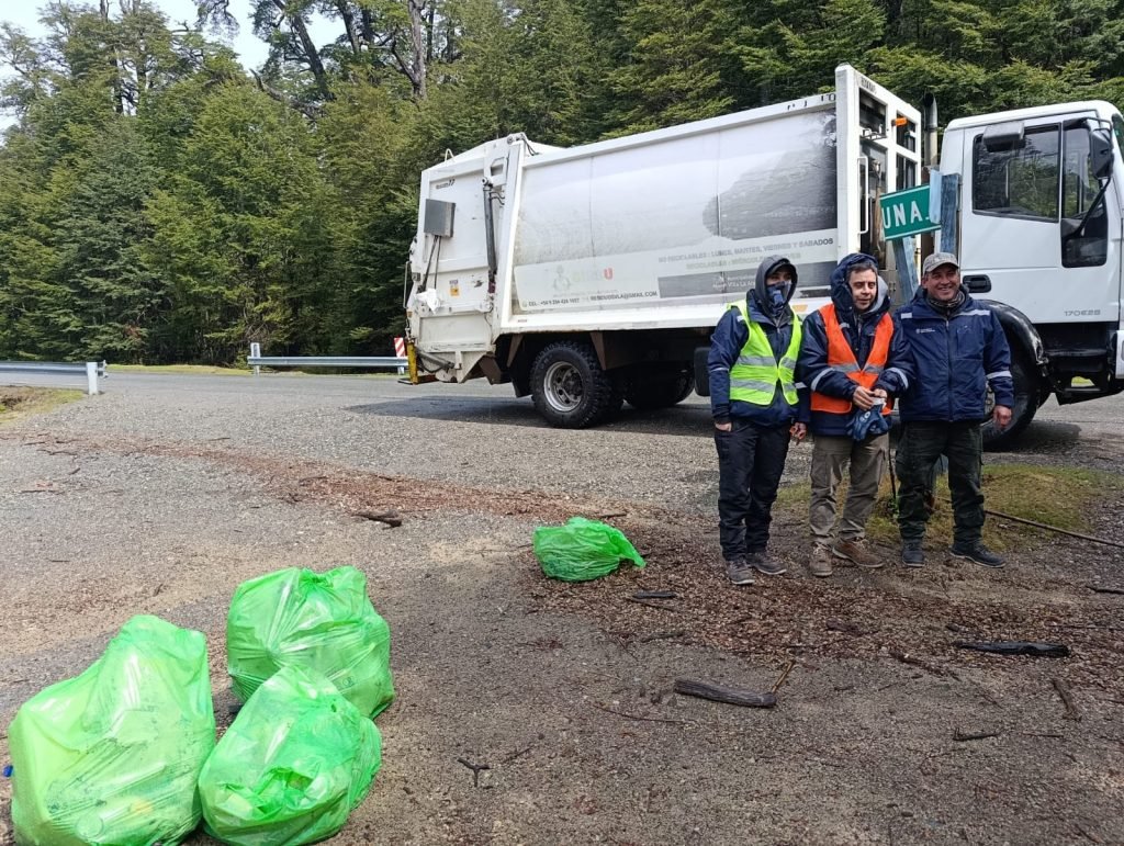 Compromiso ambiental: Vecinos del Paraje Rincón y la Dirección de RSU unieron fuerzas en una jornada de limpieza comunitaria