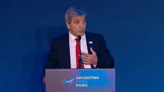 Luis Caputo negó que haya recesión: “Es diferente. Estamos creciendo menos que antes”