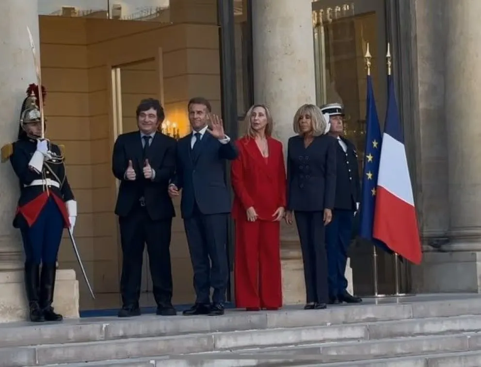 Macron recibió a Milei en el Palacio del Elíseo junto a gobernadores