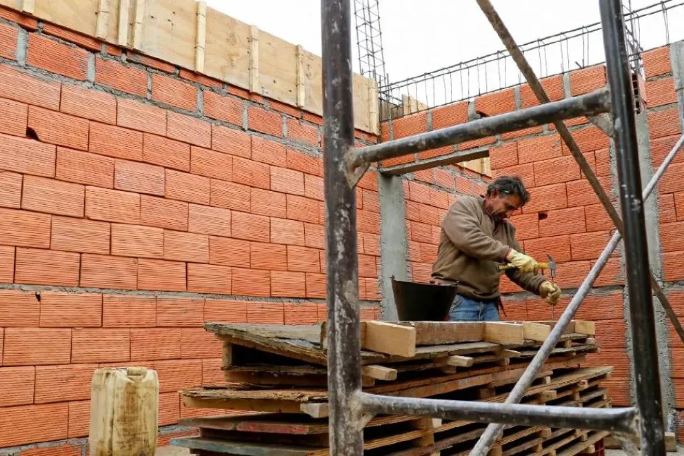 El empleo formal en la construcción volvió a caer y quedó un 11,5% por debajo del promedio histórico