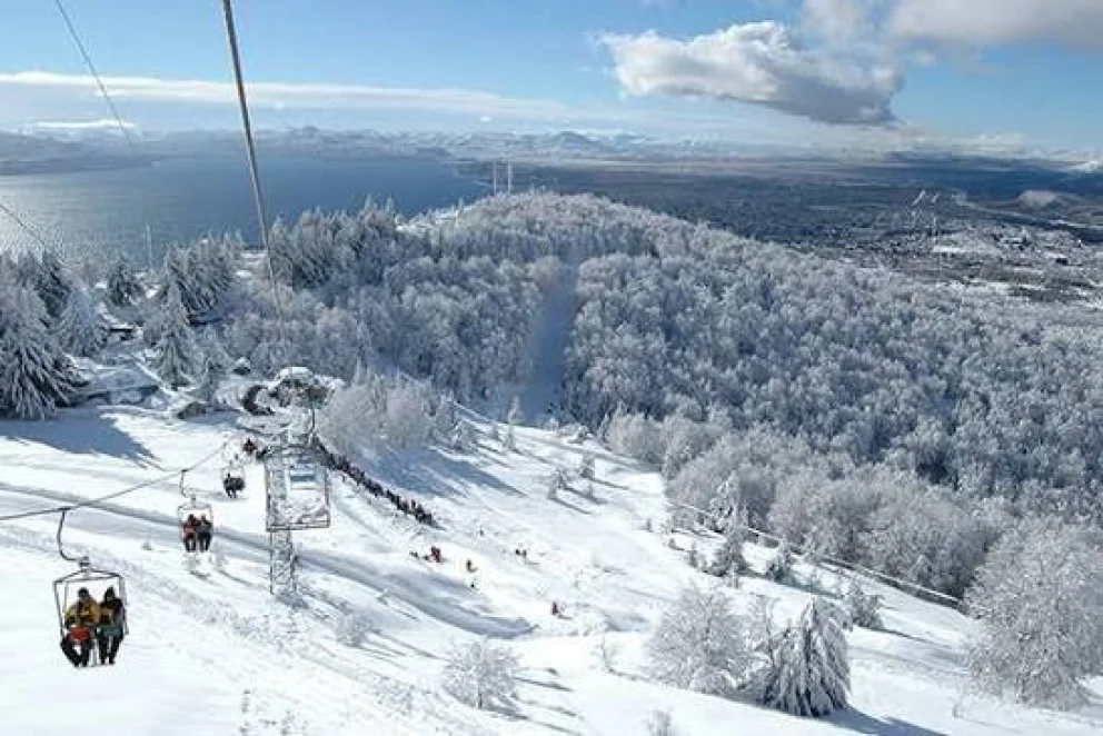 Un fallo rechazó la demanda contra un parque aéreo por la lesión de una usuaria en Bariloche.