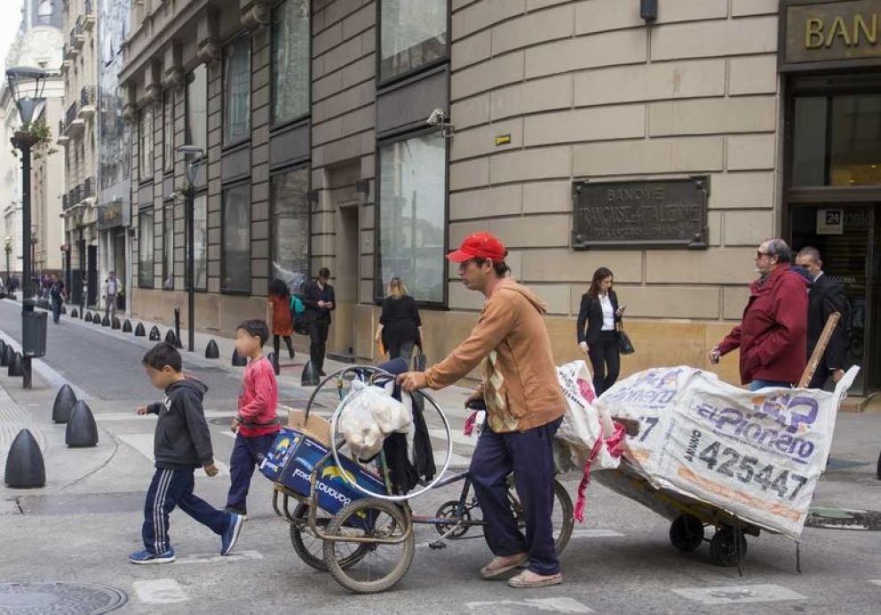 Cuánto necesita una familia para no ser pobre en la Ciudad de Buenos Aires