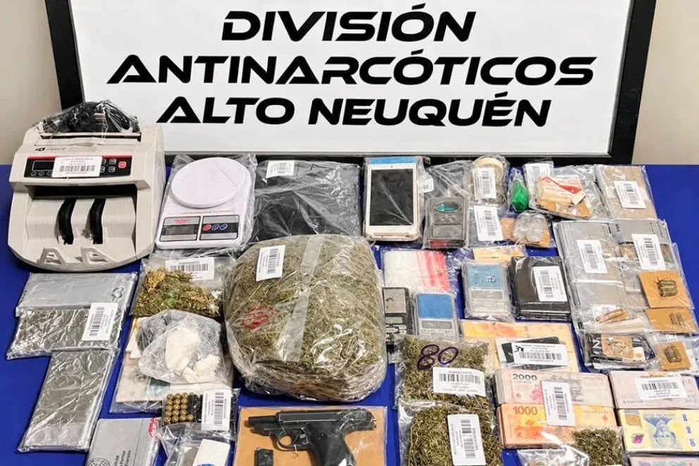 Usaban de pantalla una peluquería y un resto bar: Cuatro detenidos en seis allanamientos por drogas en Chos Malal