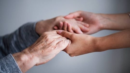 Dejar de infantilizar a las personas mayores