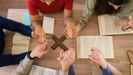 Religión en Argentina: 7 de cada 10 personas creen en Dios