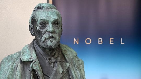 Tres científicos ganaron el Premio Nobel de Medicina por avances en optogenética