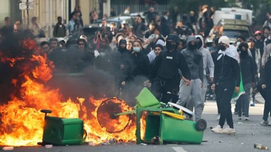 Francia en alerta por las protestas estudiantiles: cientos de escuelas cerradas y 40 directores heridos