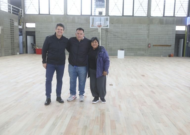 El gimnasio Gigante del Este tendrá una cancha de básquet con piso de parqué de nivel internacional