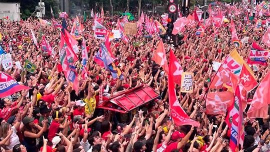 Lula y la multitud en la manifestación de cierre: “Nunca vi algo así…”